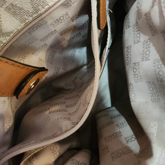 Michael Kors Hamilton Signature Vanilla Crossbody Tote Bag - Picture 13 of 16